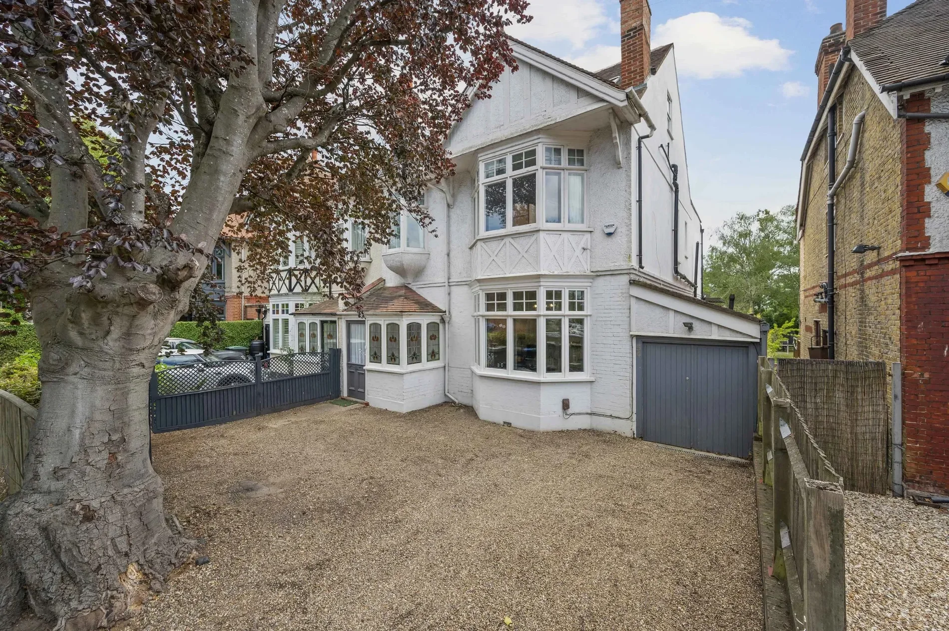 Exterior photo 2