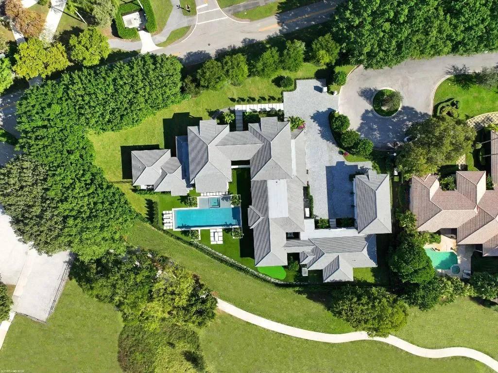 Exterior photo 4