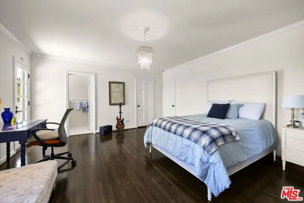 850 Birchwood Drive, Los Angeles, California, United States. - Photo 16
