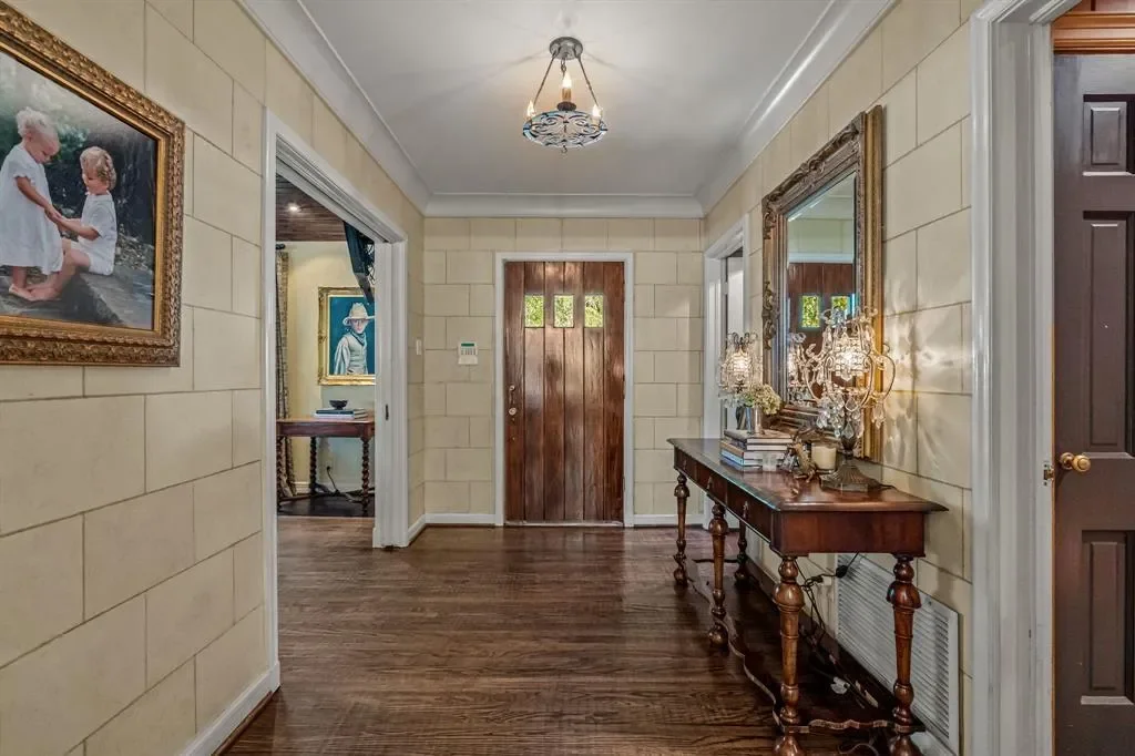 425 Crestwood Drive, Fort Worth, Texas, United States. - Photo 4