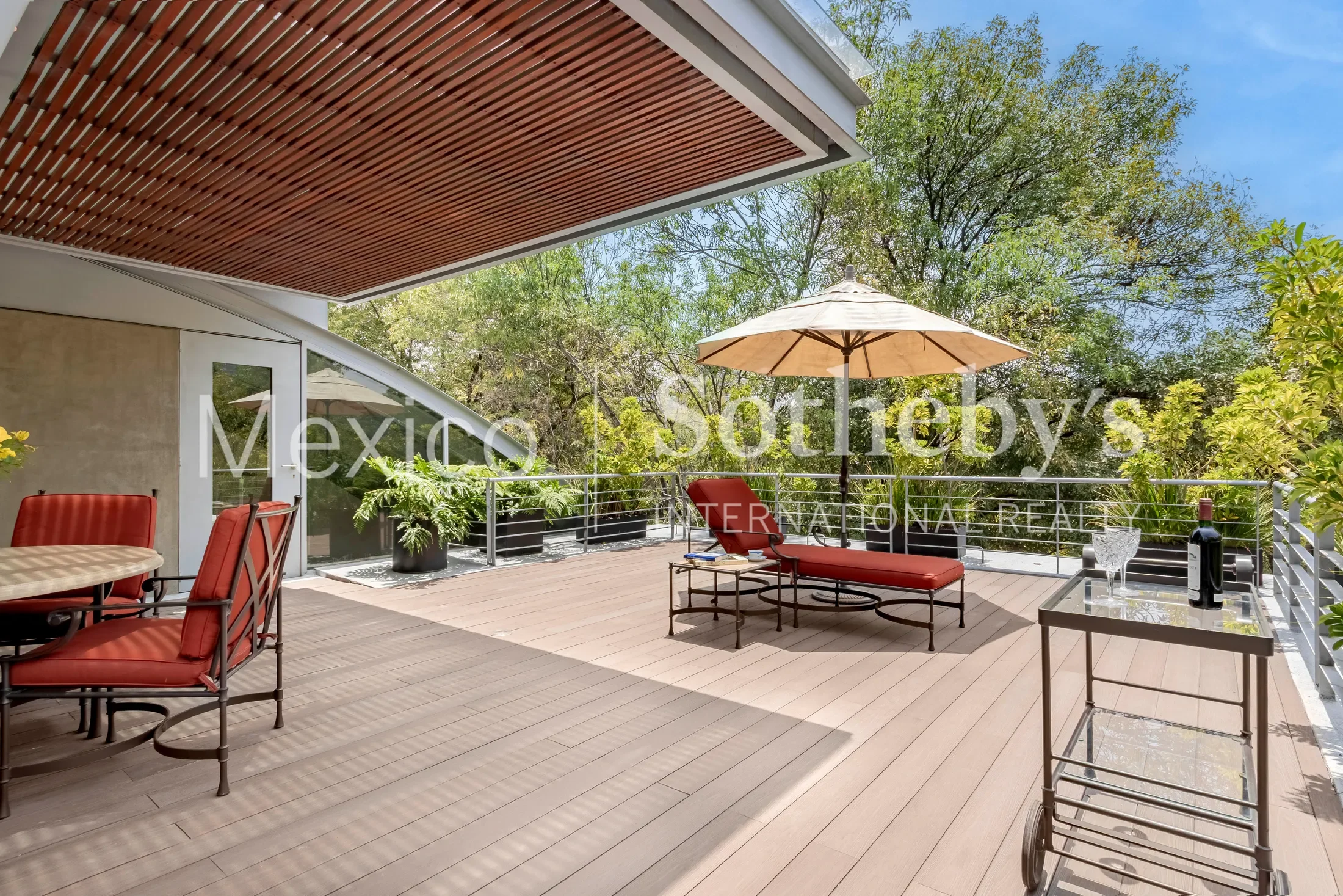 Exterior photo 6