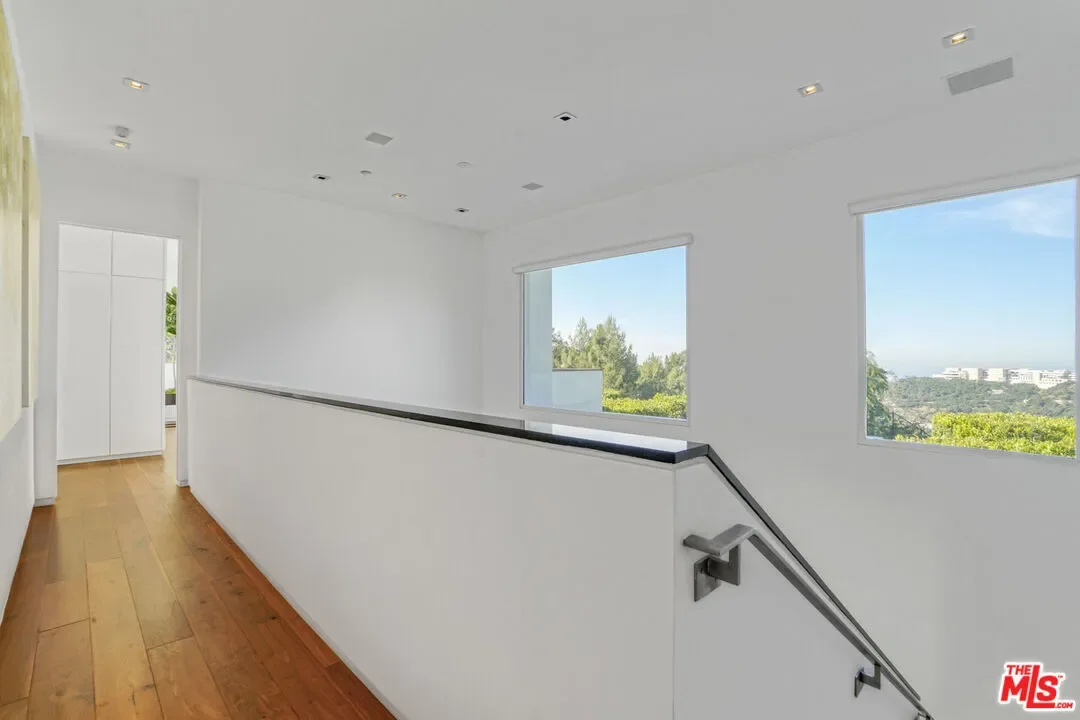 1116 Linda Flora Dr, Los Angeles, California, United States. - Photo 24
