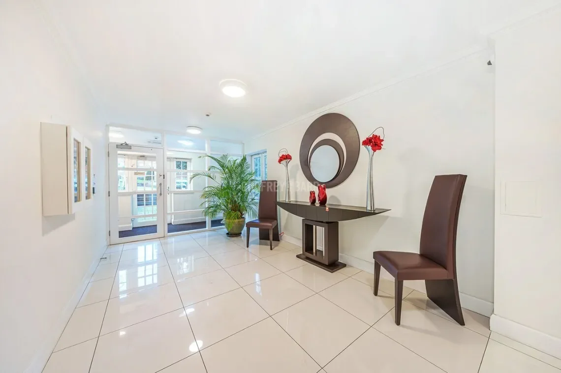 Aspen Court, Holders Hill Road, London, England, United Kingdom. - Photo 10