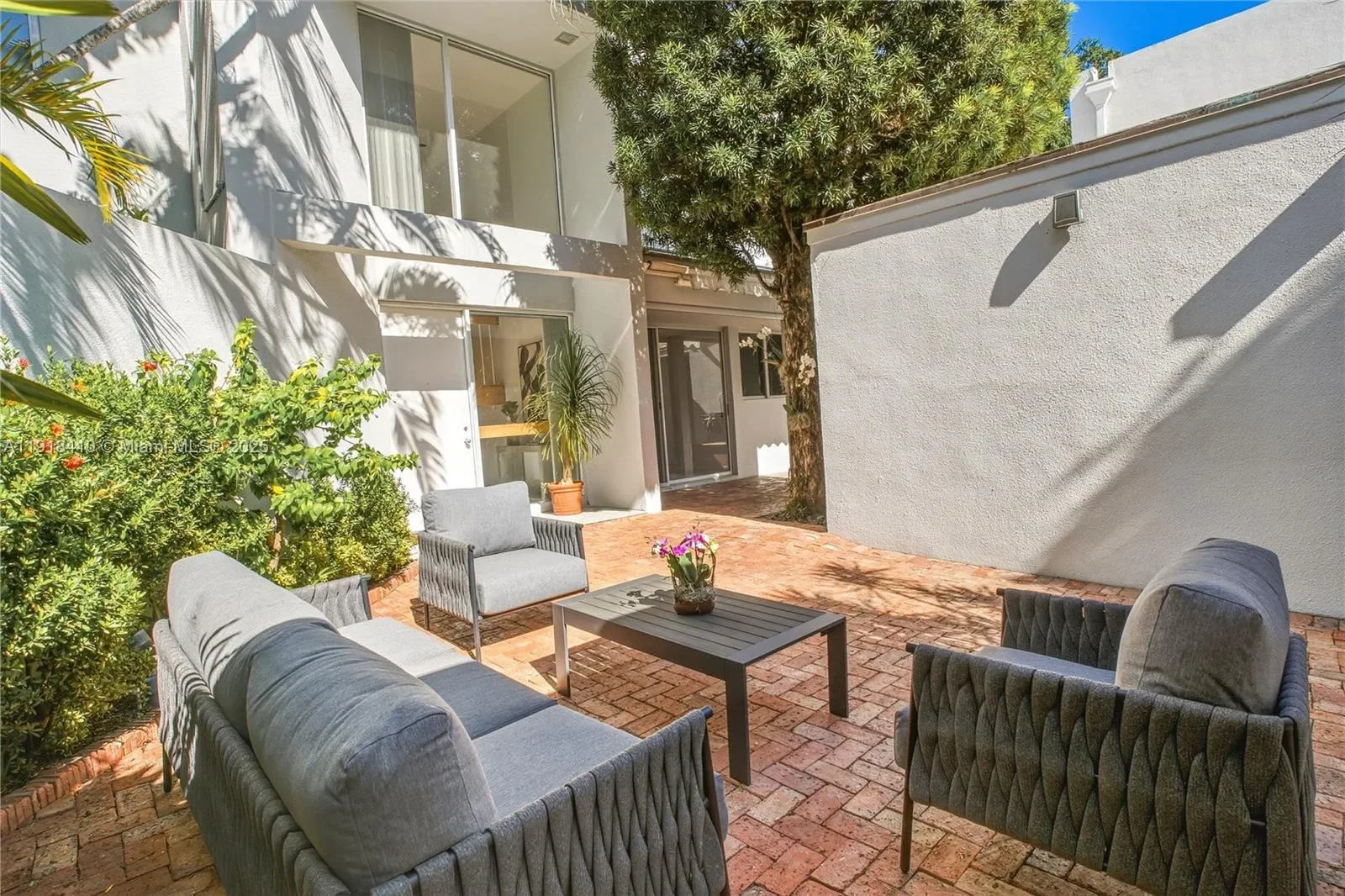 2475 S Bayshore Dr #2, Miami, Florida, United States. - Photo 2