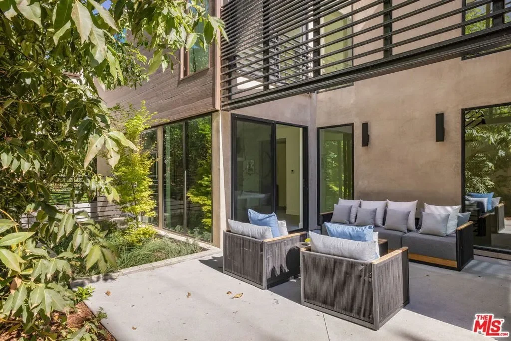 929 Hilldale, Altadena, California, United States. - Photo 28