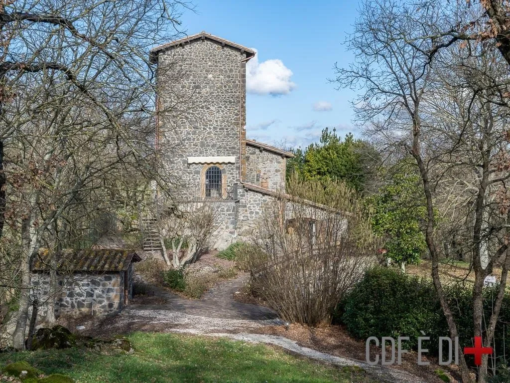 Exterior photo 8