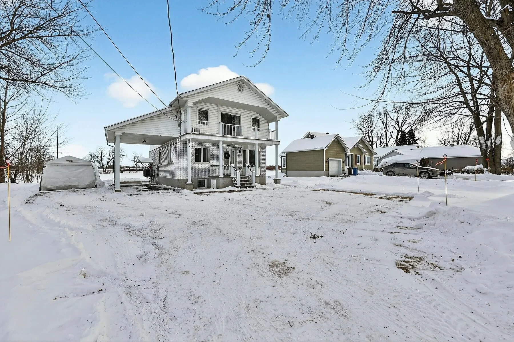 Exterior photo 3