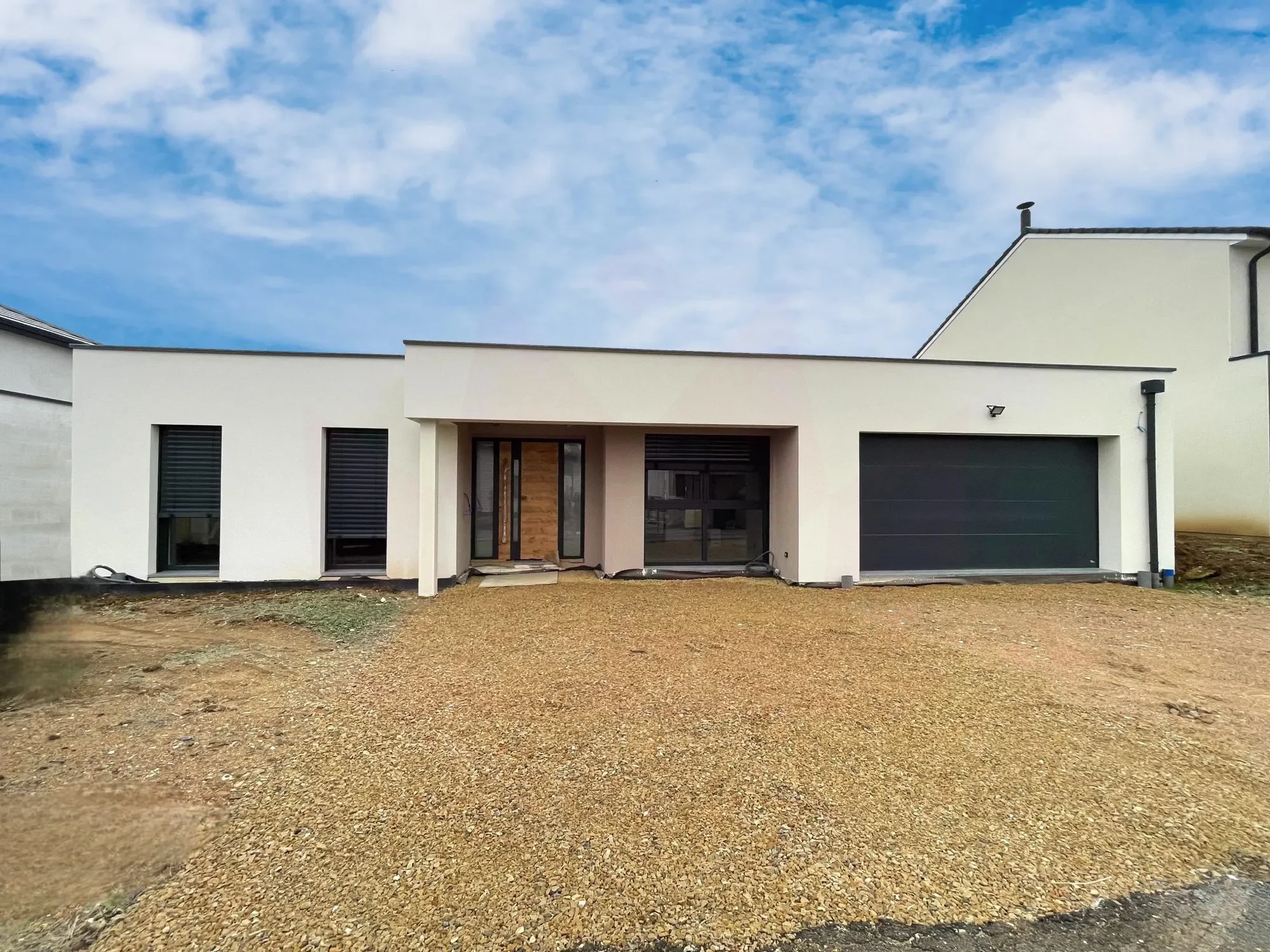 Exterior photo 5