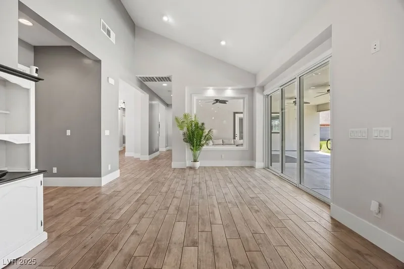 5865 Egan Crest Drive, Las Vegas, Nevada, United States. - Photo 27