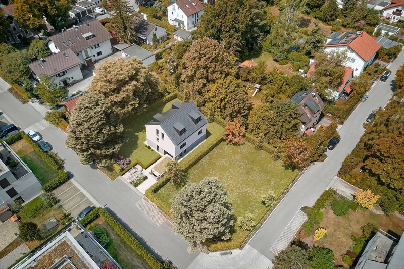 Building plot with approved design for a modern detached house