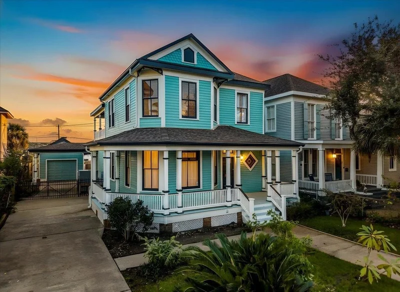 Single Family Residence in Galveston