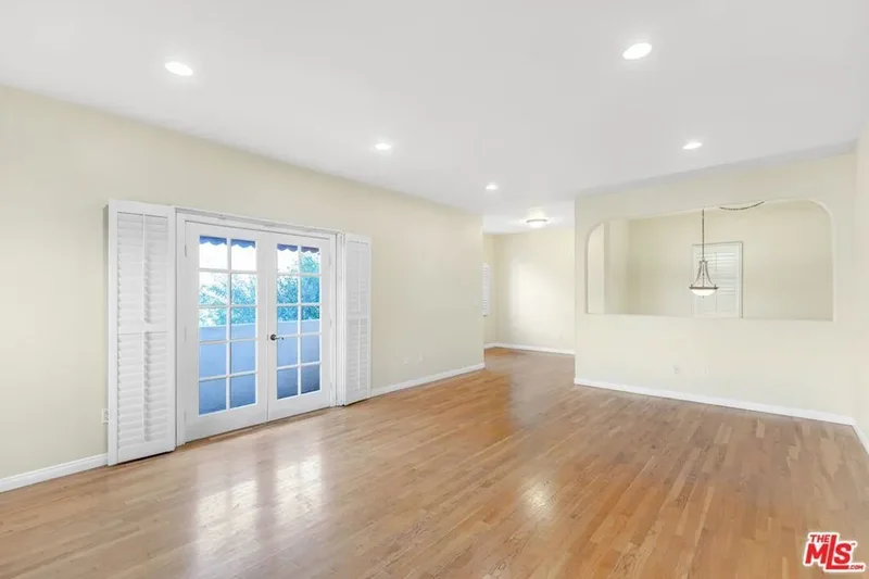 1073 S Mansfield Avenue, Los Angeles, California, United States. - Photo 62