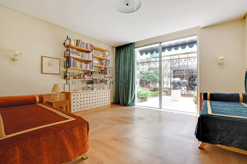Rue Vaneau, Paris, Île-de-France, France. - Photo 15