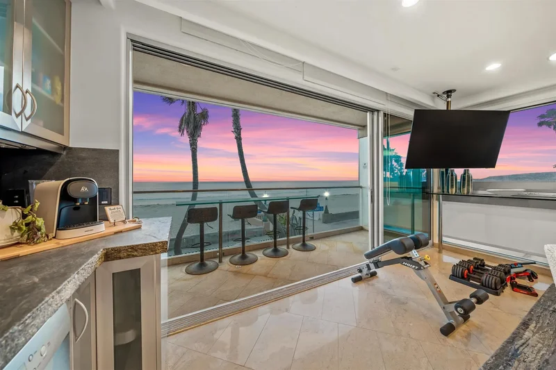 2999 Ocean Front Walk 2, San Diego, California, United States. - Photo 8