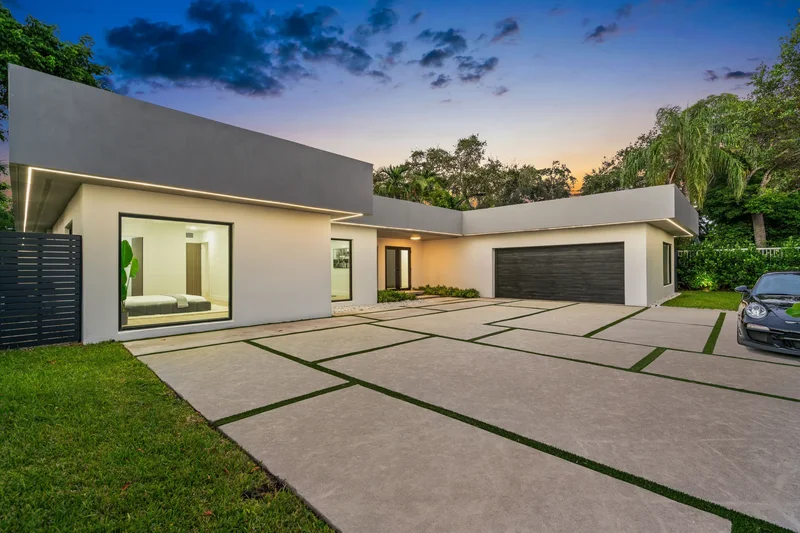 85 W Shore Dr W , Miami, FL 33133, Miami, Florida, United States. - Photo 15