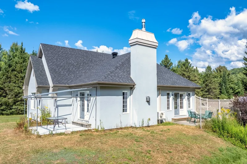 535 Rue …mond, Laurentides, Mont-Tremblant, Quebec, Canada. - Photo 25