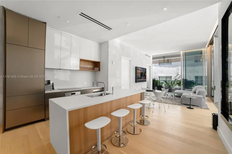 304 Ocean Dr 102, Miami Beach, Florida, United States. - Photo 14