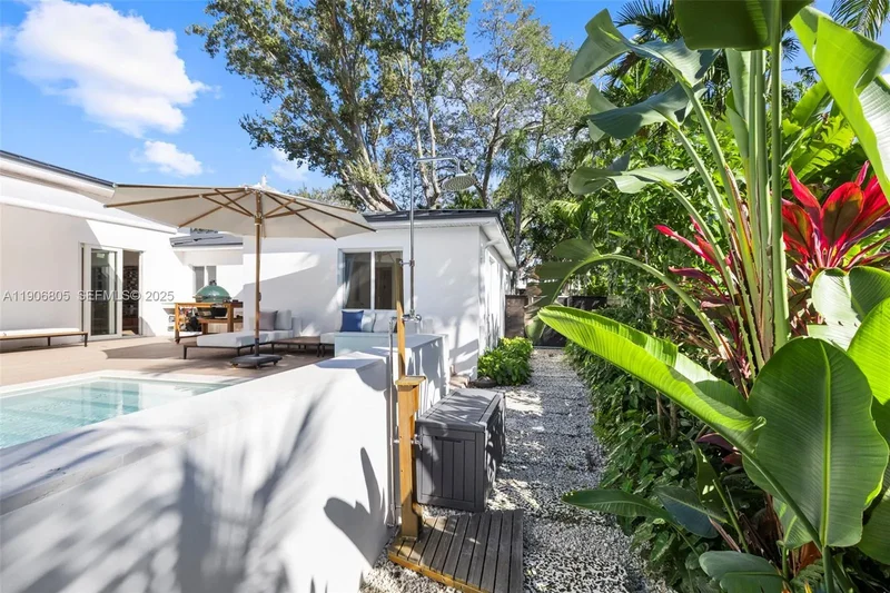 11370 NE 8th Ave, Miami, Florida, United States. - Photo 31