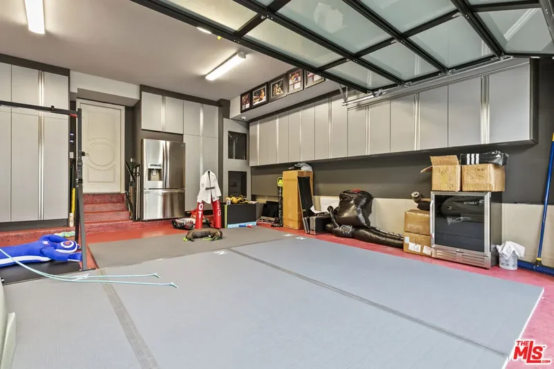 2427 Flintridge Drive, Glendale, California, United States. - Photo 73