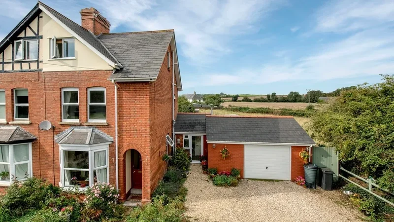 A unique, extended and restored Victorian townhouse in beautiful open countryside, offers spacious a