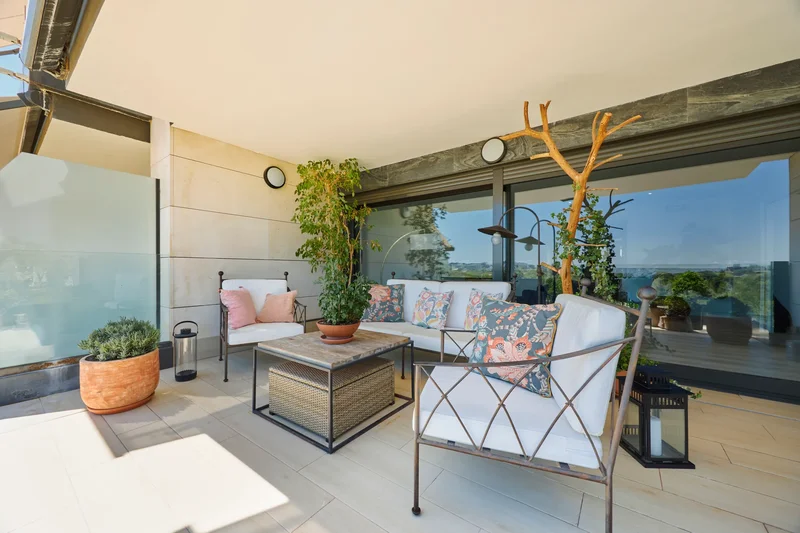 EXCLUSIVE FLAT FOR SALE IN EL ENCINAR DE LOS REYES.