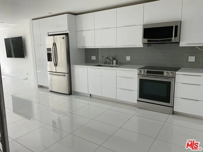 23901 Civic Center Way 114, Malibu, California, United States. - Photo 15