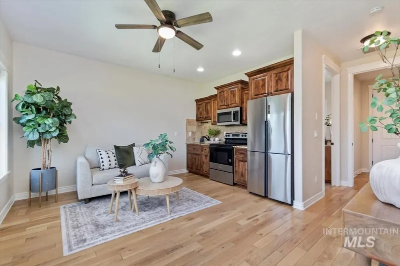 5 Bedrooms Single Family Detached