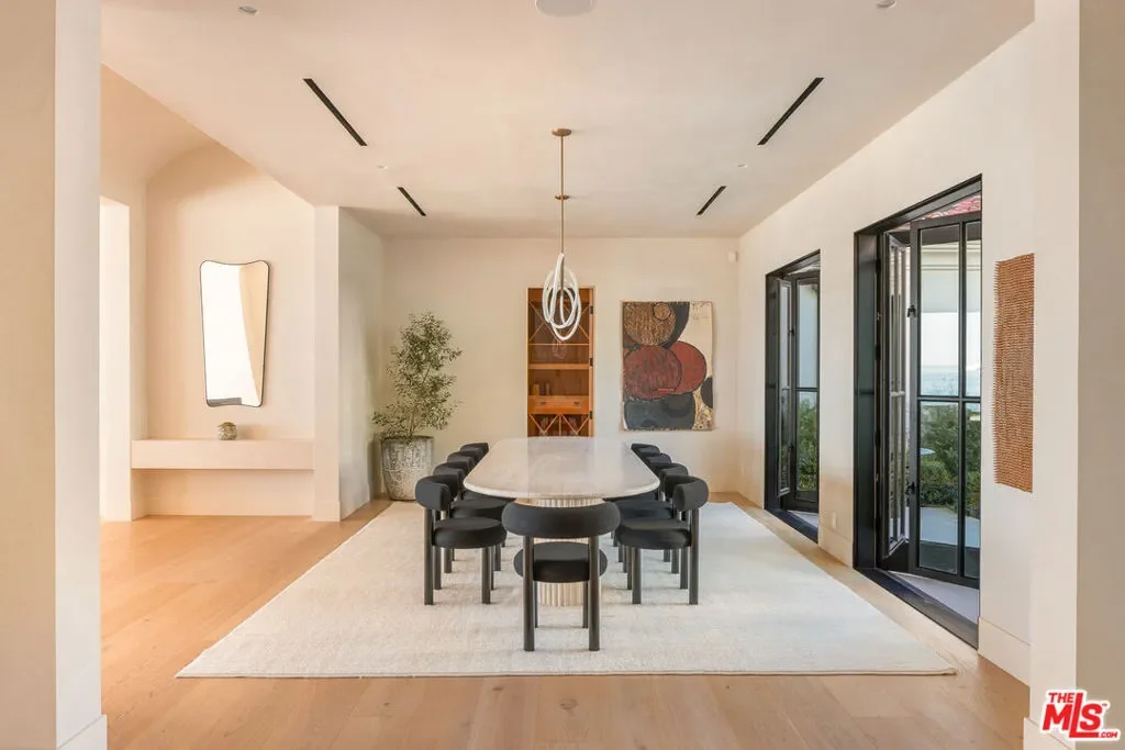 24824 Pacific Coast Highway, Malibu, California, United States. - Photo 17