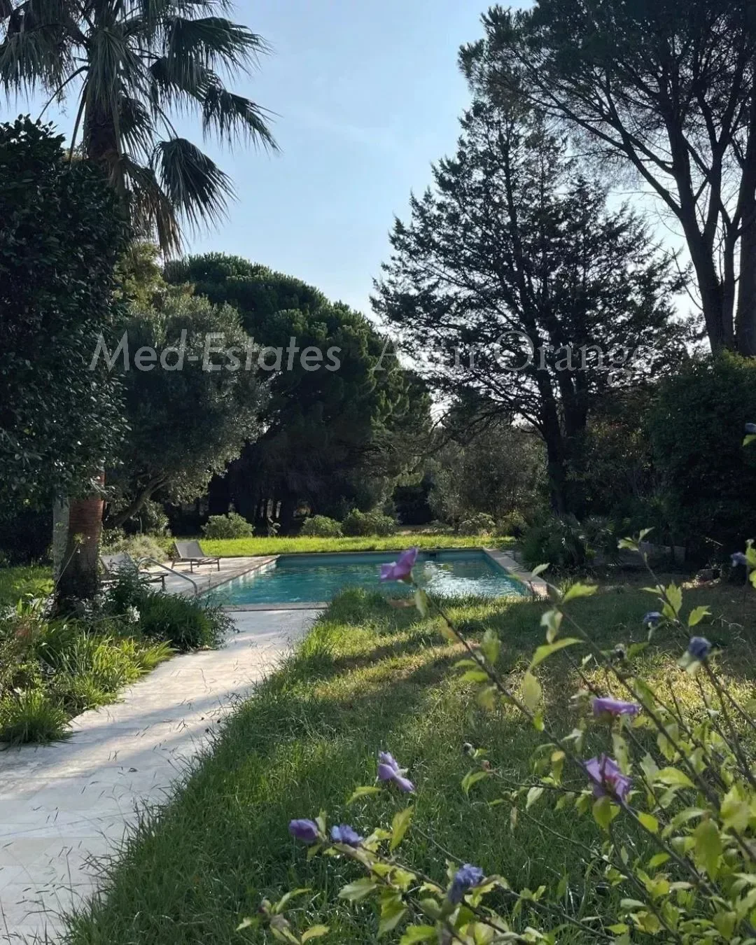 Exterior photo 7
