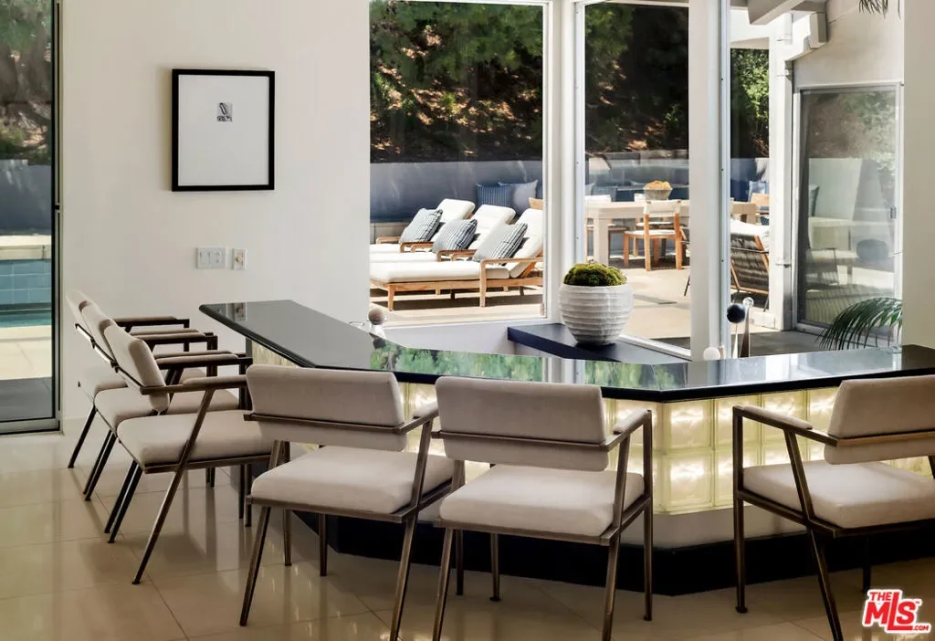811 N Hillcrest Road, Beverly Hills, California, United States. - Photo 13
