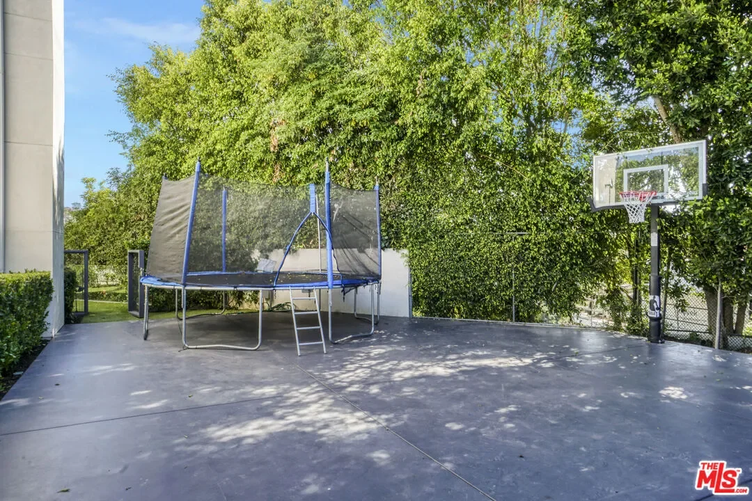 1116 Linda Flora Dr, Los Angeles, California, United States. - Photo 26