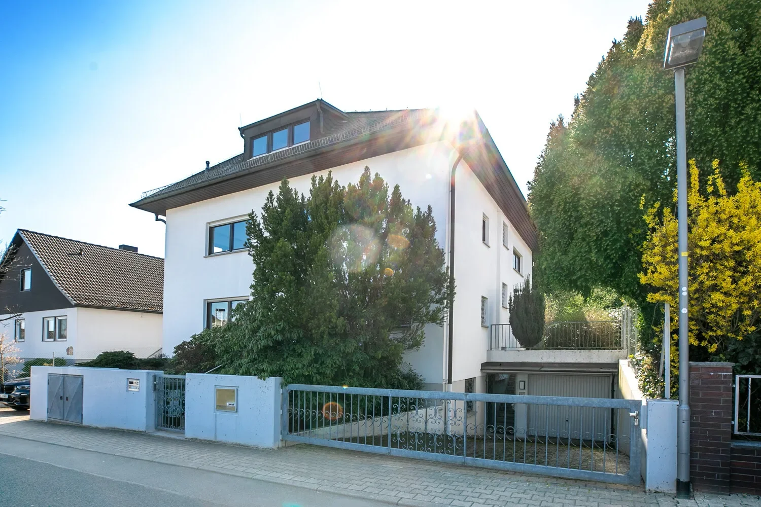 Exterior photo 4