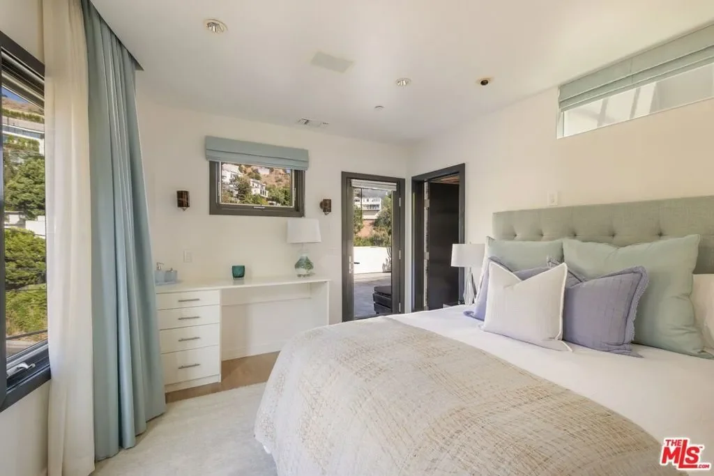 1573 Sunset Plaza Drive, Los Angeles, California, United States. - Photo 13