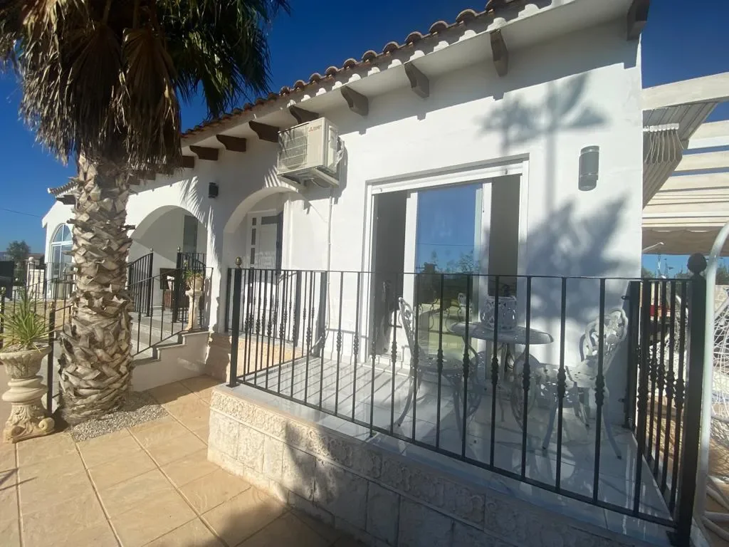 Exterior photo 5