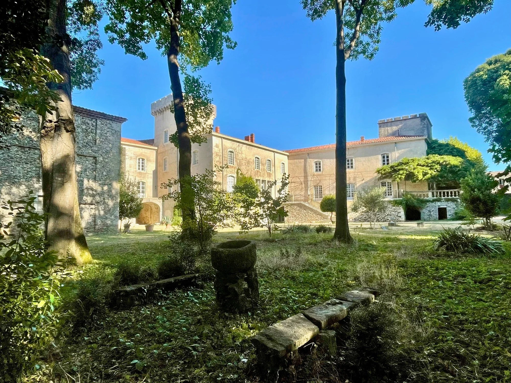 Exterior photo 7