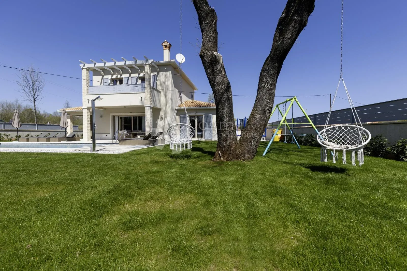 Exterior photo 10