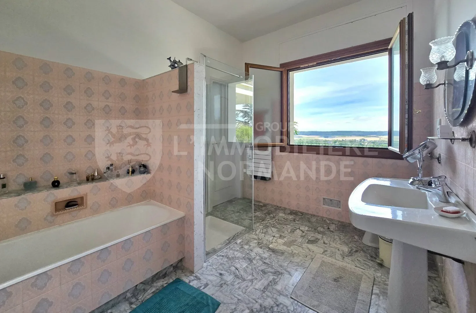 Gallery photo 4