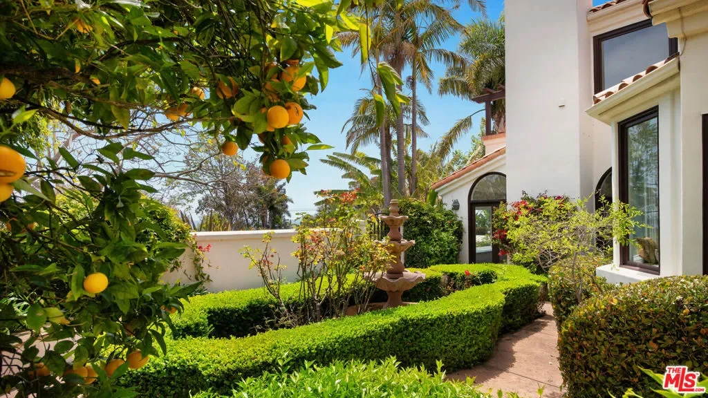 29675 Harvester Road, Malibu, California, United States. - Photo 5