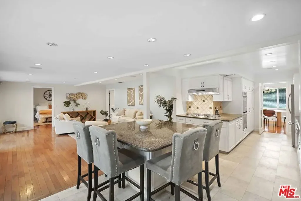 2452 N Altadena Drive, Altadena, California, United States. - Photo 22