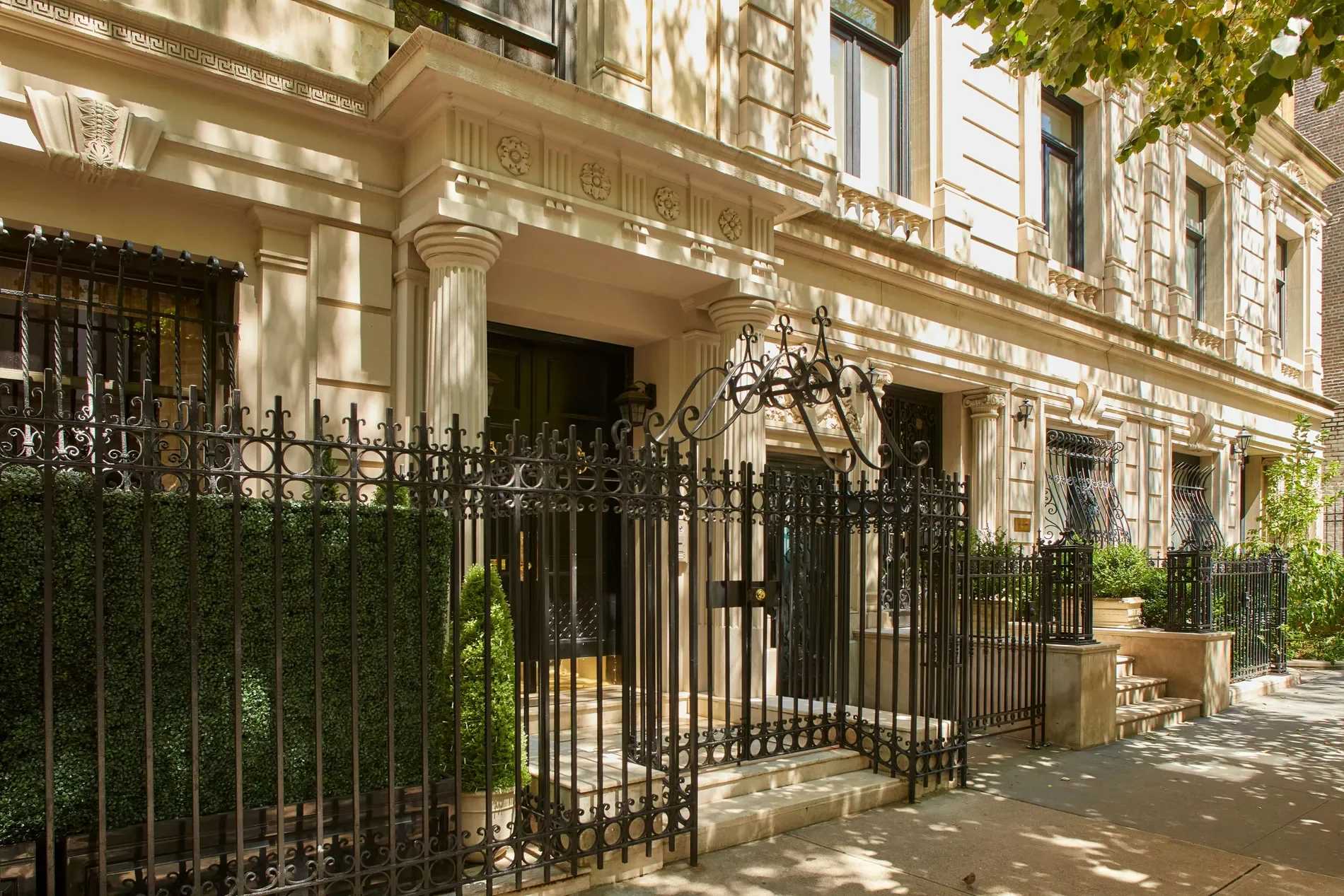 Exterior photo 6