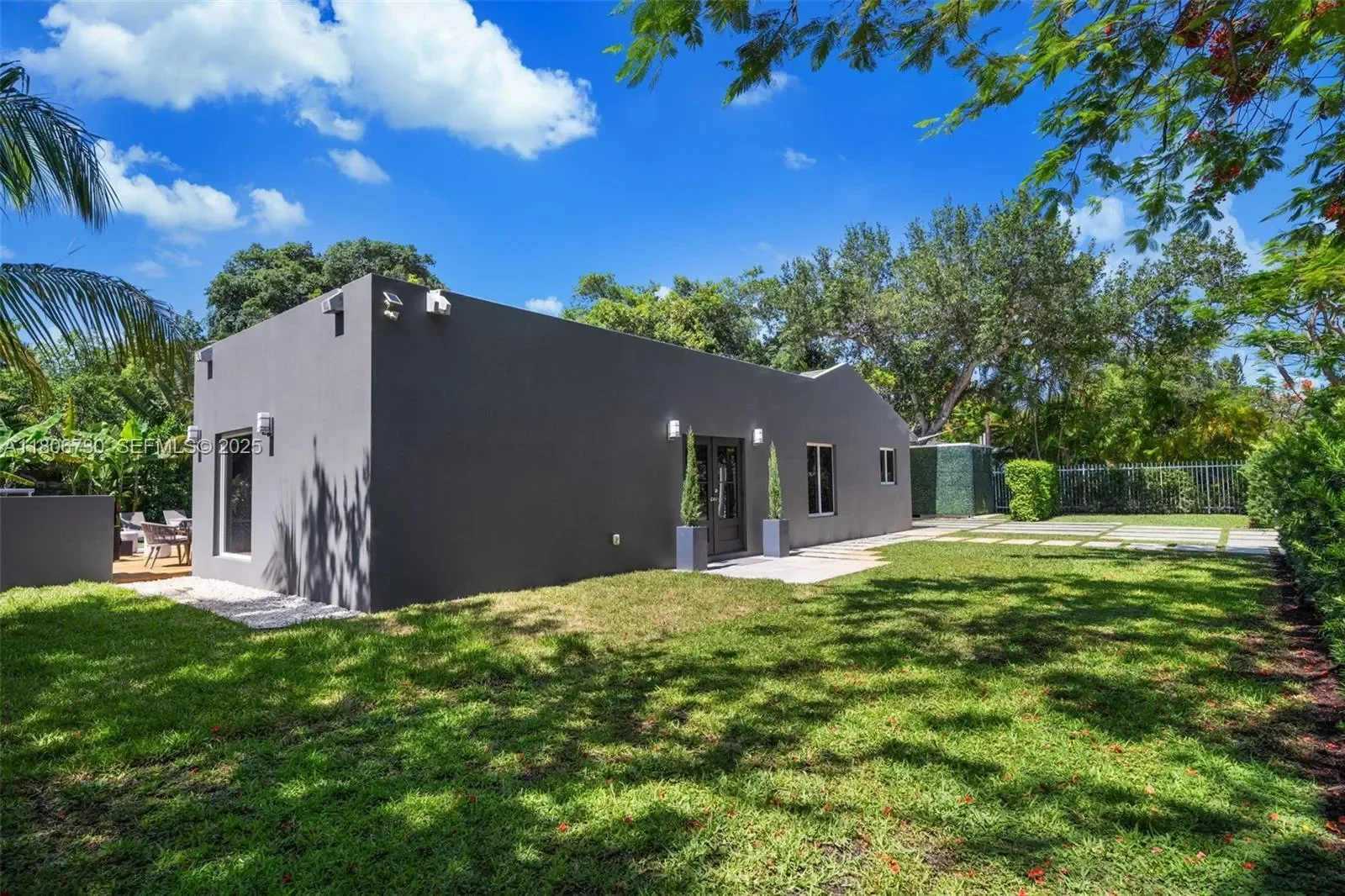 5943 SW 62nd St, South Miami, FL 33143, Miami, Florida, United States. - Photo 31