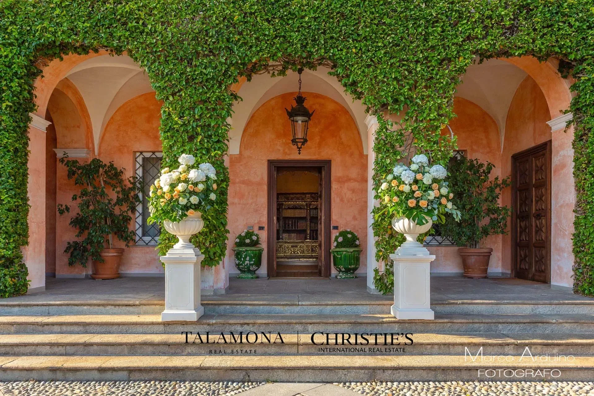 Exterior photo 6