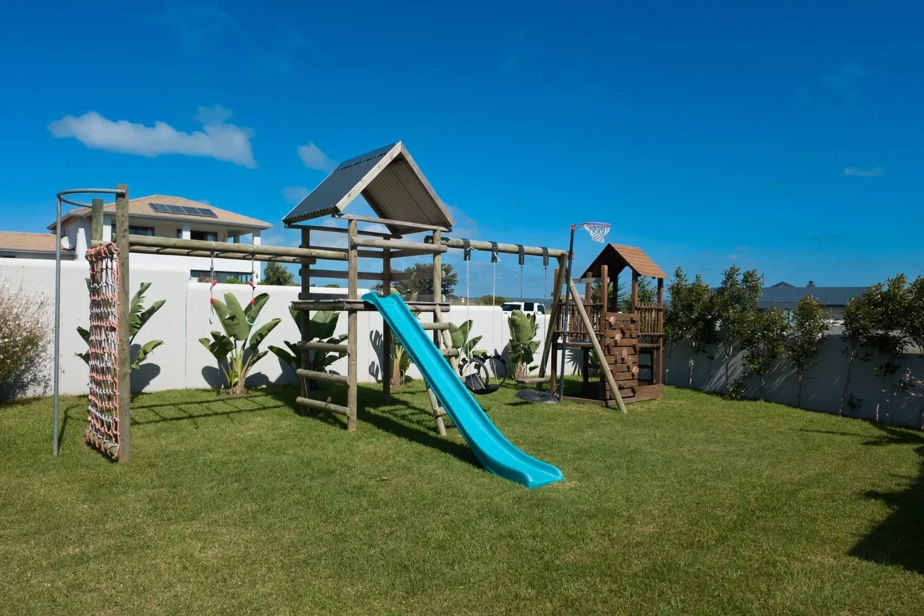 Exterior photo 6