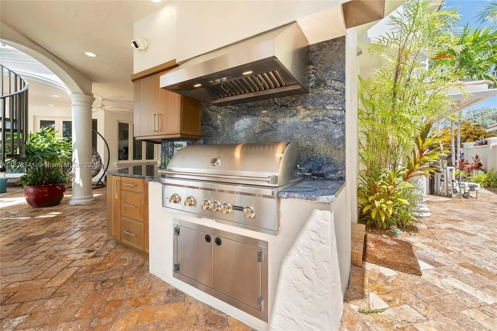 2770 NE 23rd St, Hillsboro Beach, Florida, United States. - Photo 35