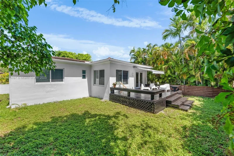 9057 Emerson Ave, Bal Harbour, Florida, United States. - Photo 18