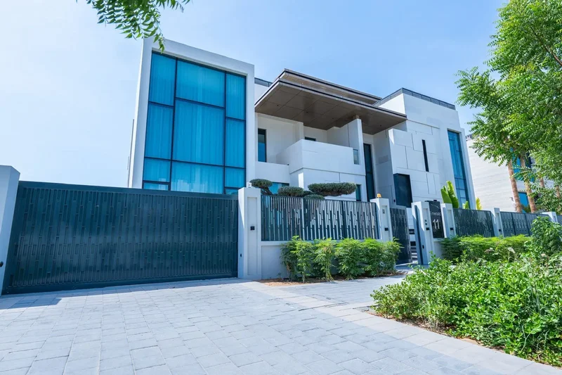 Emerald Villa – Ultra-Luxury 6-Bedroom Mansion with Private Spa, Cinema & Smart Home in Dubai