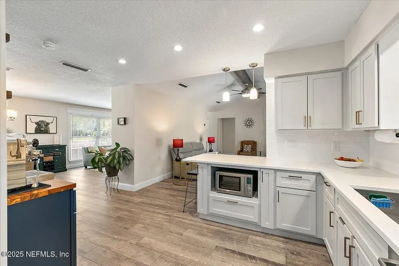 1819 TWELVE OAKS, Neptune Beach, Florida, United States. - Photo 14