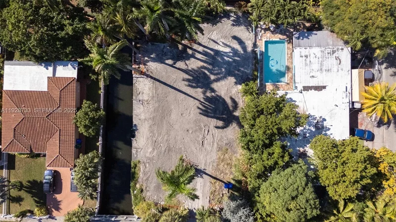 848 NW 18th Ave, Miami, Florida, United States. - Photo 15