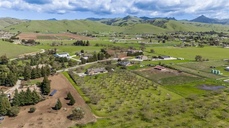 111 Ausaymas Court, Hollister, CA 95023, Hollister, California, United States. - Photo 23