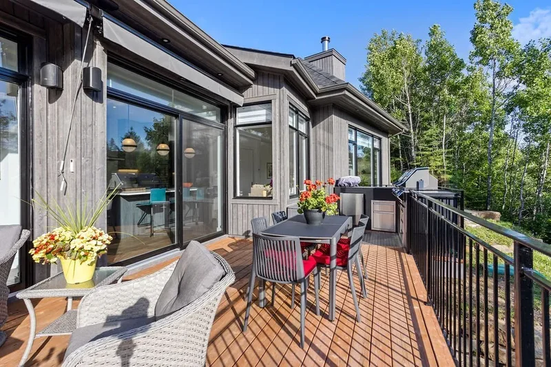 555 Allée Royale, Mont-Tremblant, Quebec, Canada. - Photo 2